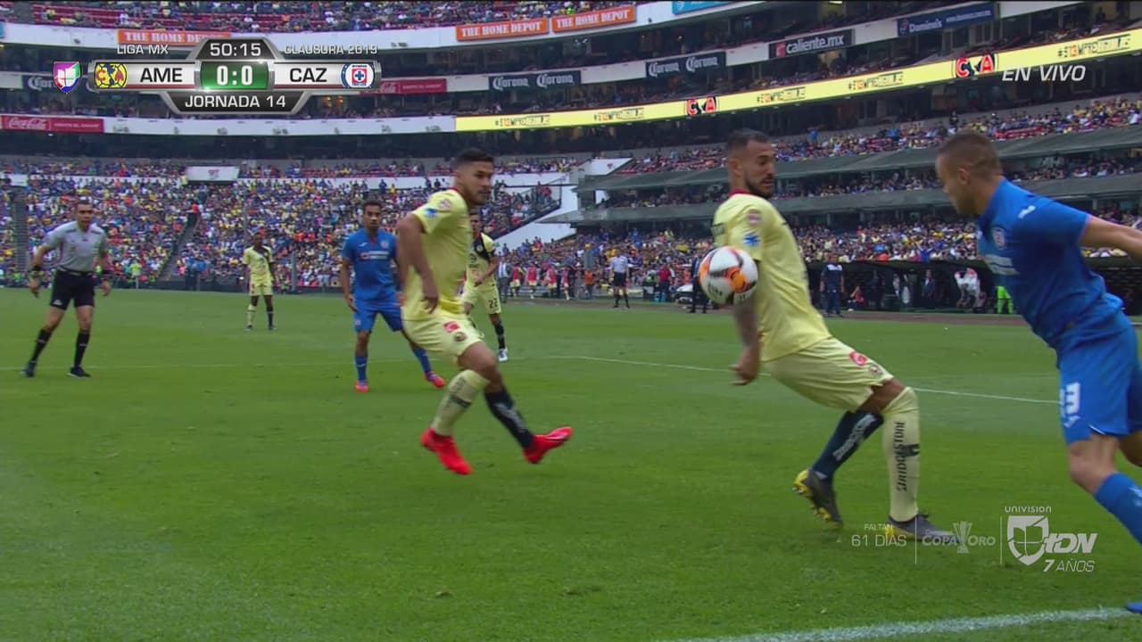 ¡Intervino el VAR! Cruz Azul pidió penalti por una supuesta mano de Aguilera en el área