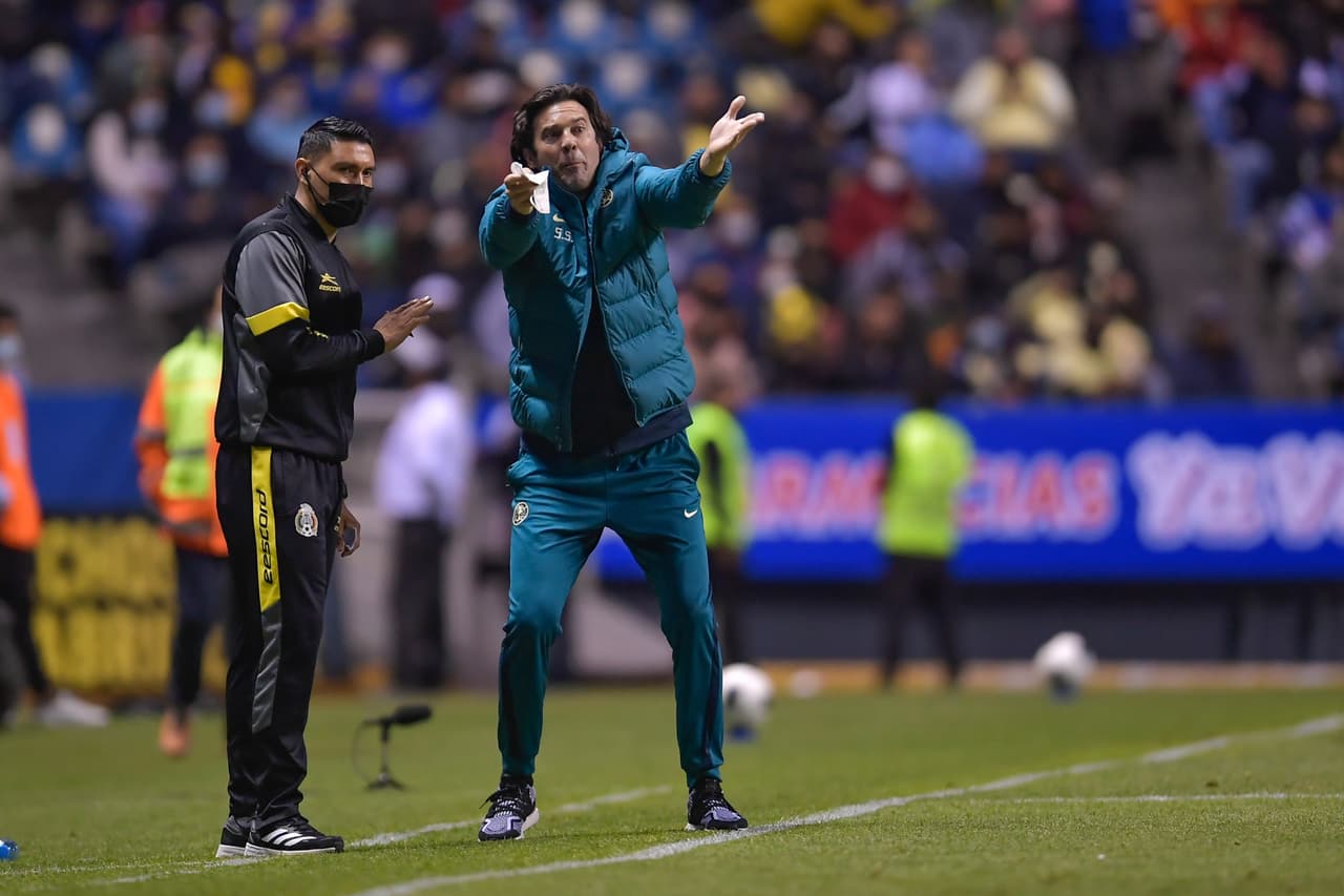 En un partido lleno de emociones, América fue de lo sublime con un gol en el minuto 1 a lo ridículo con dos expulsiones en 4 minutos, pero Puebla perdonó, no supo abrir el cerrojo y todo terminó en empate para repartir puntos en el inicio del torneo.