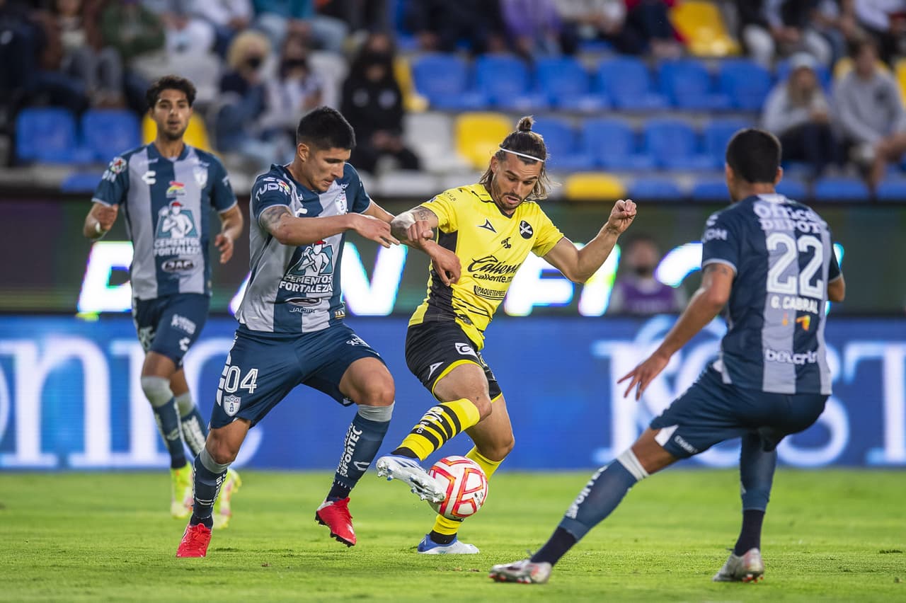 Pachuca rescató un punto en tiempo de compensación y le arrebató a Mazatlán su primer triunfo de la temporada.