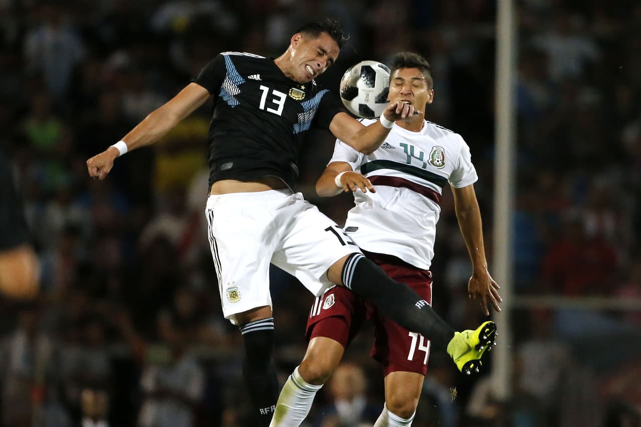 Ángel Zaldivar (14) tuvo pocos toques de balón en los poco menos de 30 minutos que pudo pisar el terreno del Malvinas Argentinas. El jugador del Guadalajara tampoco entró a cambiarle el rostro al Tri.