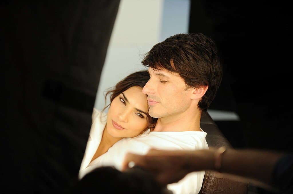 "Cuando le preguntan a mi esposo qué es lo que recuerda de nuestro primer encuentro, responde mi bella sonrisa…y mi perfume cautivador".