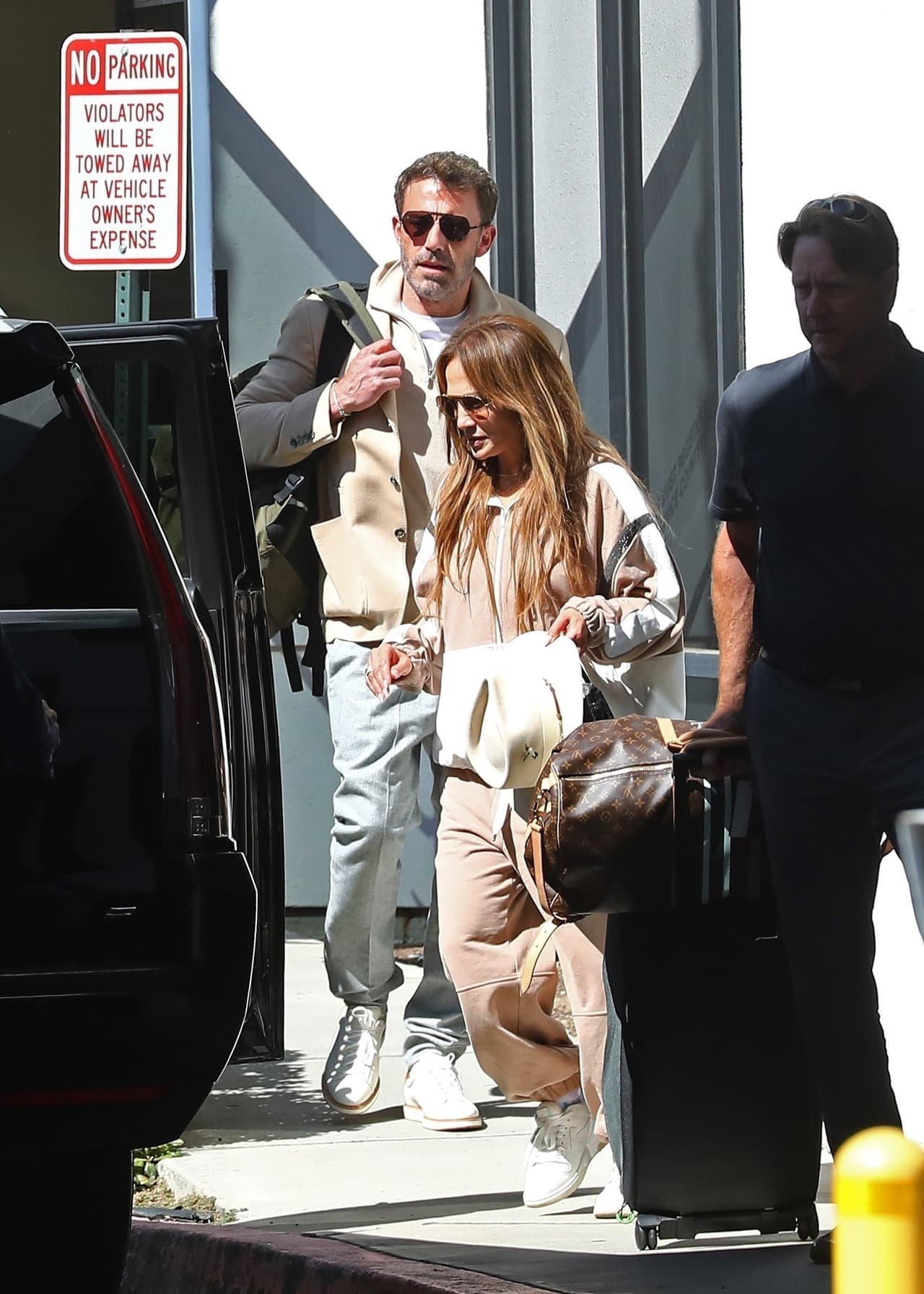 De acuerdo con el Daily Mail, tan solo la sudadera tiene un costo de
<b> 2,995 dólares.</b>