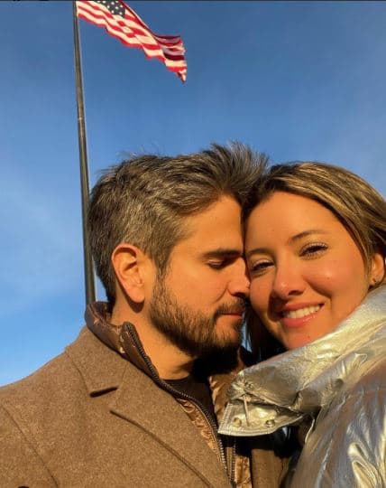 <b>Daniel Arenas y Daniella Álvarez</b>
<br>Los actores 
<a href="https://www.univision.com/famosos/daniel-arenas-y-daniella-alvarez-derrochan-amor-en-nueva-york-video">aprovecharon las vacaciones de Invierno para viajar a Nueva York</a> y conocer los lugares turísticos de la ciudad. Como resultado del viaje, los famosos publicaron varias fotos juntos en donde, según sus fans, "se derriten de amor el uno por el otro" y el mensaje en la publicación es la mejor prueba: "En cualquier lugar del mundo pero JUNTOS".