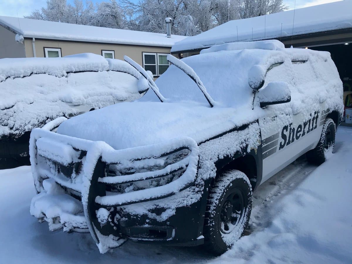 Agentes del Departamento del Alguacil del condado de Ventura reportaron al menos 12 pulgadas de nieve. "La tormenta en nuestra área puede haber sido corta, pero hemos visto algo de buena nieve en Lockwood Valley".
