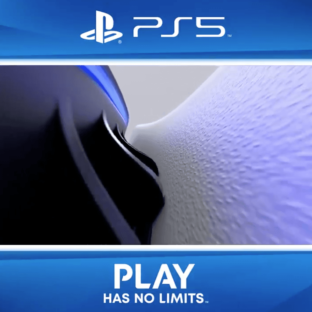 Una luz de led azul genera una iluminación que se refleja en el interior negro y genera un contorno en la consola.