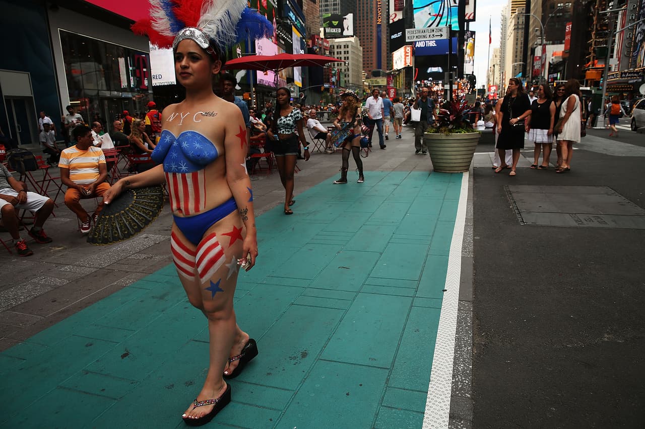 Con la llegada del calor regresaron “las desnudas” a la zona.