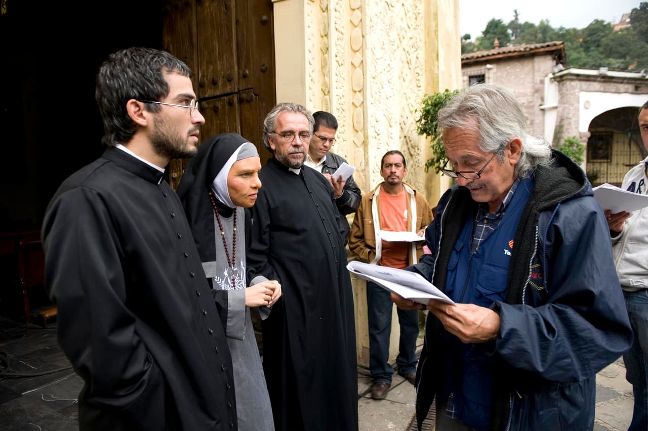 García señaló que el perder a dos bebés podría ser una señal divina: "Le lloramos, pero ya nos sobrepusimos, creo que es un 
<b>designio divino, quizá Dios pensó que como ya estoy grande y enfermo</b>, en cualquier momento podía dejar a mi mujer sola con la responsabilidad y también a mi hijo sin padre".