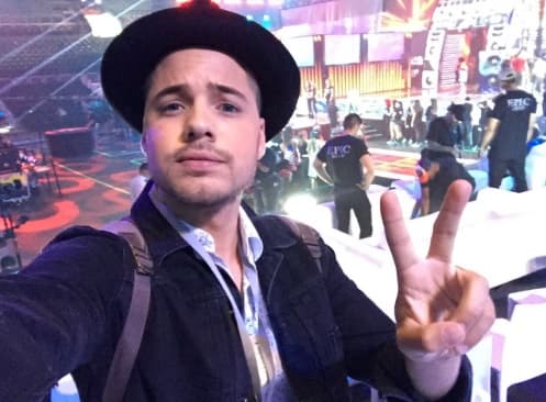 William Valdés fue uno de los más aplicados. Aquí, posa con un sombrero.