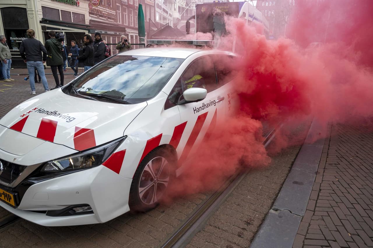La escuadra de Erik Ten Hag suma su trigésimo quinto título de la Eredivisie en la historia del club y así se festejó en Amsterdam.