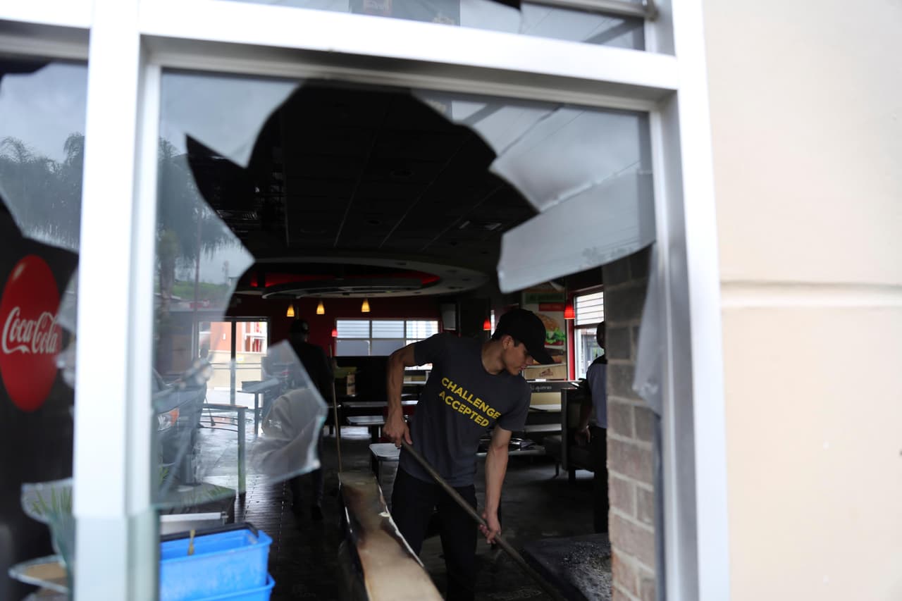 Dos muertos y una veintena de heridos en protestas violentas en Honduras