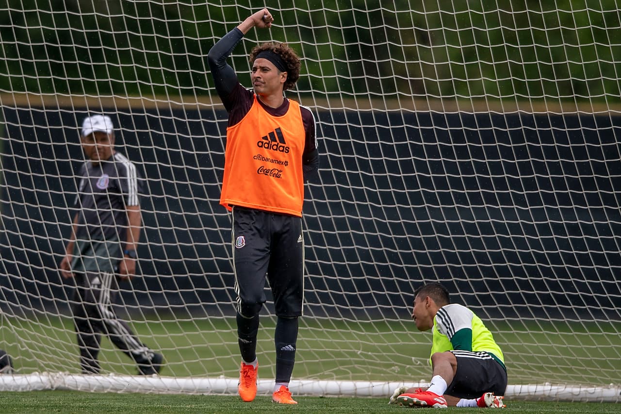 La Selección Mexicana de Fútbol cerró su preparación para enfrentar a Canadá en el segundo compromiso de ambas selecciones en la Copa Oro 2019. Los integrantes del Tricolor realizaron su práctica en las instalaciones de la Universidad de Colorado. Tuvieron una parte de entrenamiento táctico, físico y al final, recreativo, con la finalidad de llegar con buena 'puesta apunto' para el duelo de este miércoles en Denver.