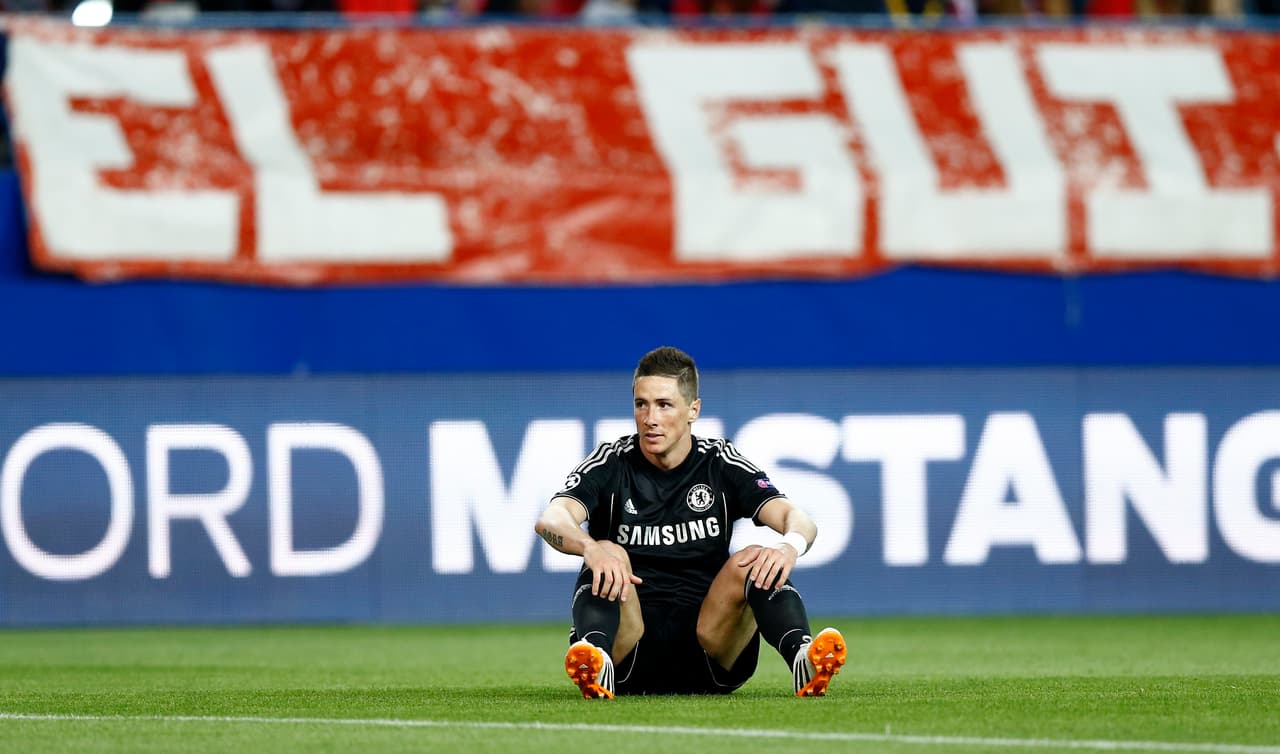 <b>Fernando Torres dejó al Liverpool por €58.5 millones de euros.</b> En su momento el fichaje más caro entre clubes de la Premier League, se dio en la temporada 2010-11, cuando ‘el Niño’ la rompía en Anfield, luego no pasó nada en Stamford Bridge.