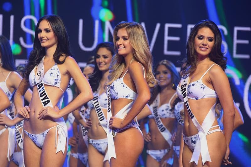 Danyeshka Hernández, a la extrema derecha, representó a la capital de la isla, San Juan.