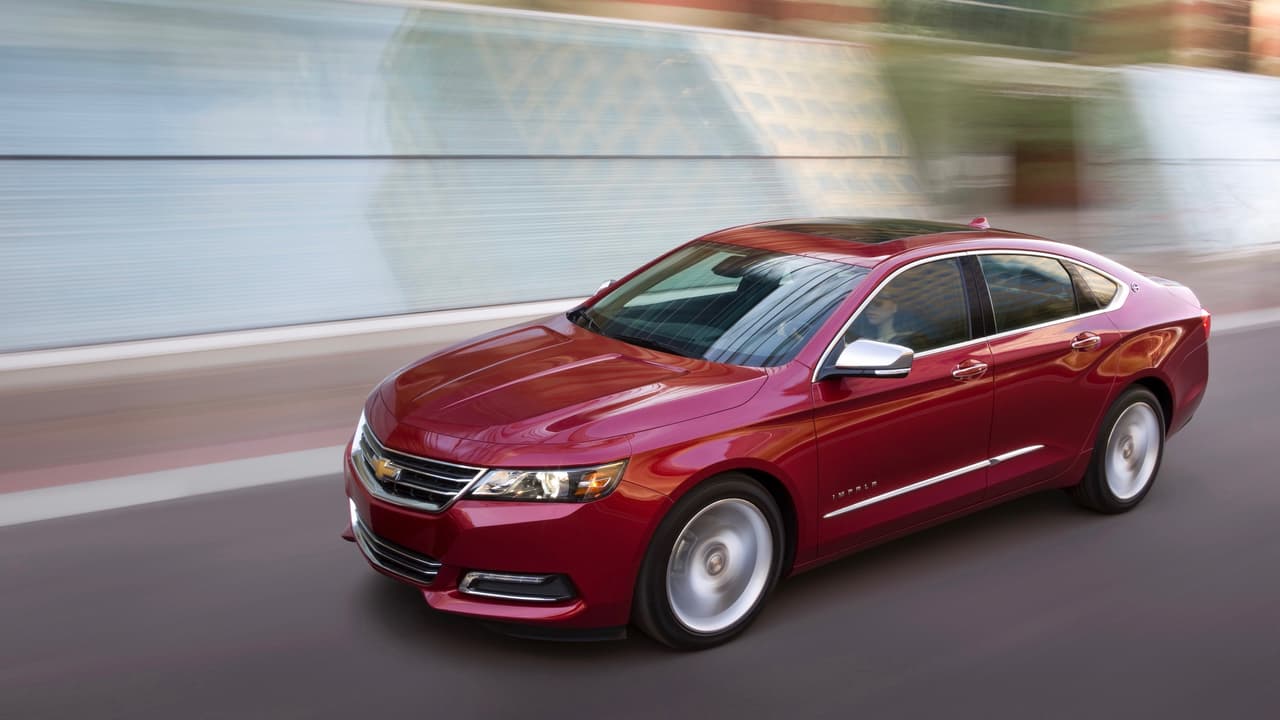 <h3 class="cms-h3-H3">Mejor carro grande de 2018: Chevrolet Impala. </h3>
<br>
<br>Consumer Reports se refiere al sedán grande de Chevrolet como una "joya entre los carros grandes", destacando su cabina grande, silenciosa construida con 
<b>materiales de calidad</b>, así como la facilidad de uso de sus controles. La publicación alagó la facilidad de manejo del Impala en las maniobras evasivas lo que consideran un importante atributo de 
<b>seguridad</b>.