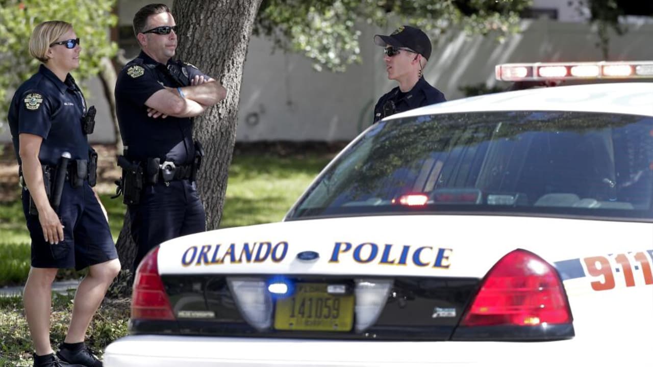 Un hombre mata a cuatro niños y luego se suicida tras atrincherarse durante 21 horas en un apartamento en Orlando