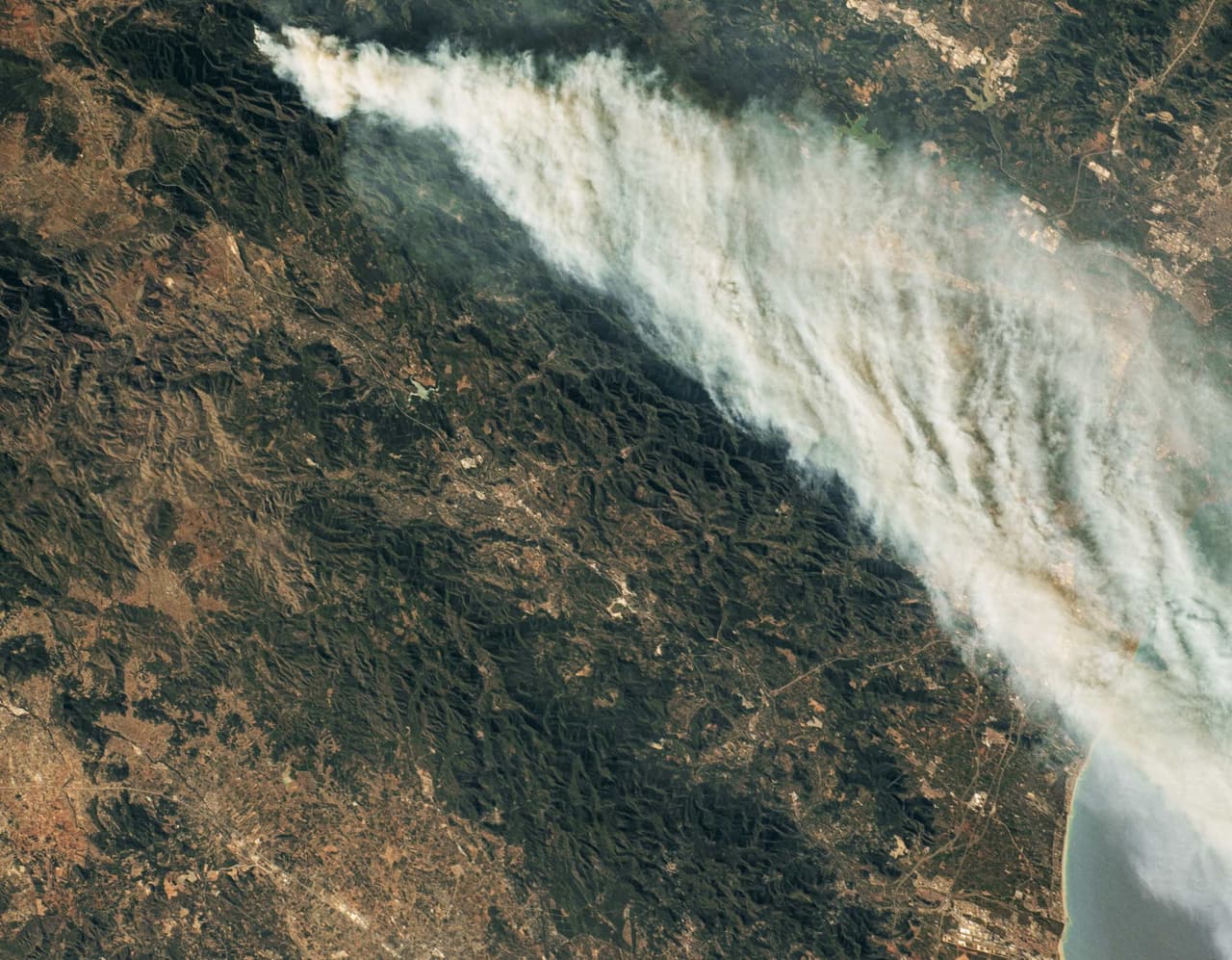 Fotografía del incendio en la región de Castellón, España, tomada por un astronauta, el 27 de marzo de 2023.