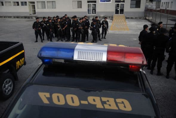 El periodista deplora cómo desde el 2007 el presidente de México, Felipe Calderón, incorporó la palabra “guerra” al discurso político de los mexicanos para justificar su estrategia de combate frontal a los cárteles.