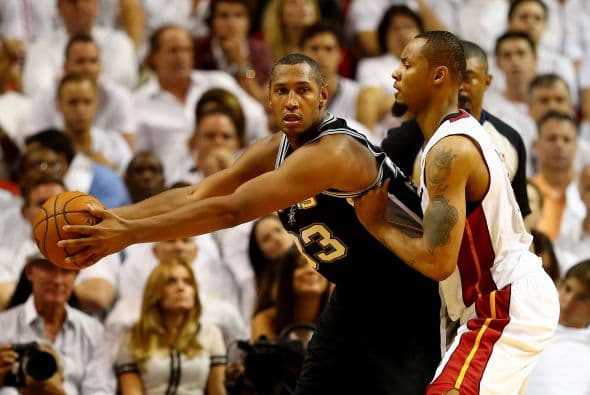 Los San Antonio Spurs logran vencer en casa ajena