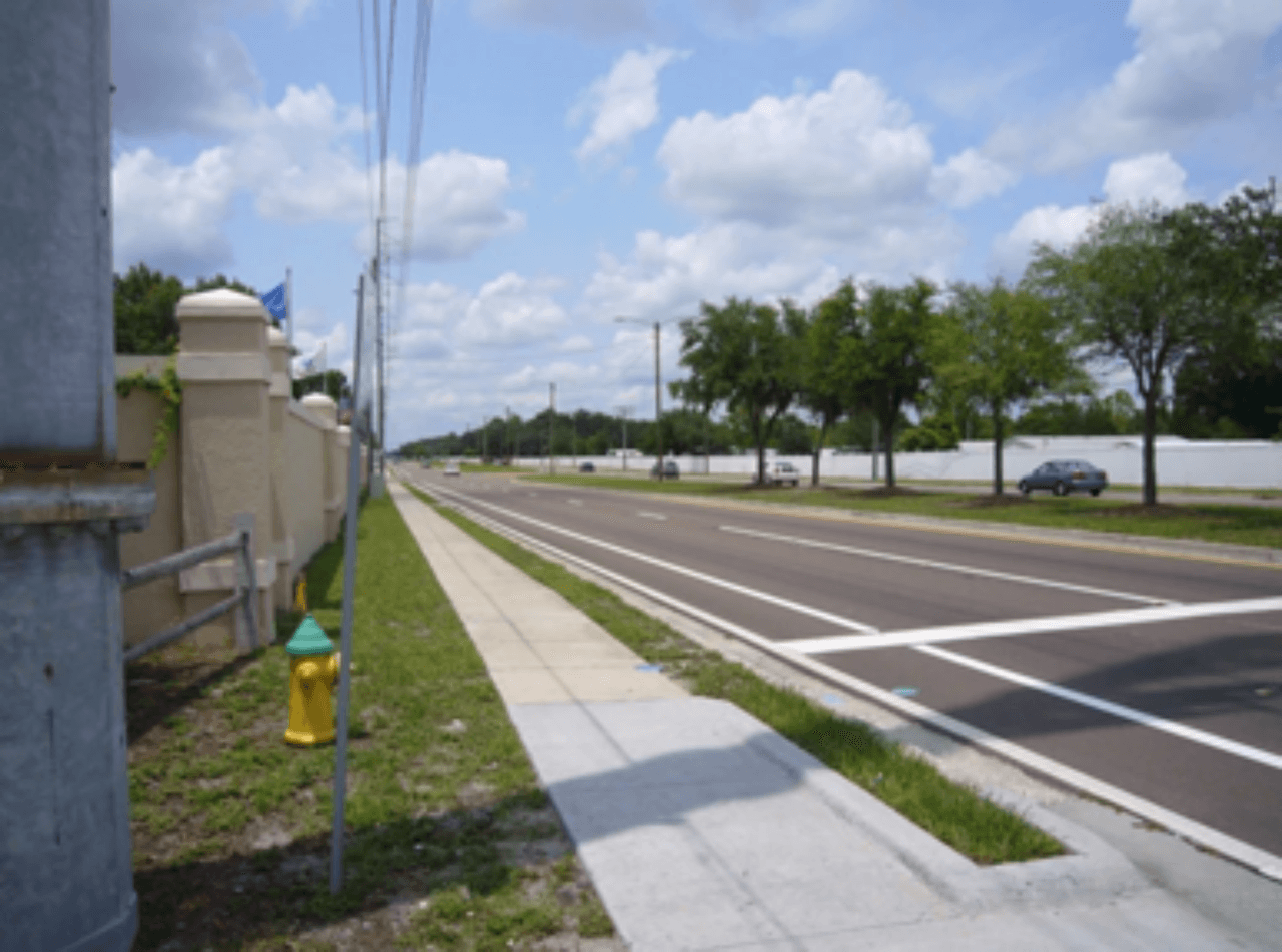 <h3 class="cms-H3-H3">23. Town ‘n’ Country, Florida</h3>
<br>
<br>👉
<b>Población de origen extranjero (2020): </b>32.1% (+3.8% desde 2016).
<br>
<br>👉
<b>Mayor grupo de inmigrantes: </b>cubanos.
<br>
<br>👉
<b>Otros grupos de inmigrantes: </b>colombianos, venezolanos, dominicanos.
<br>
<br>👉
<b>Población total: </b>89,791 habitantes.
<br>