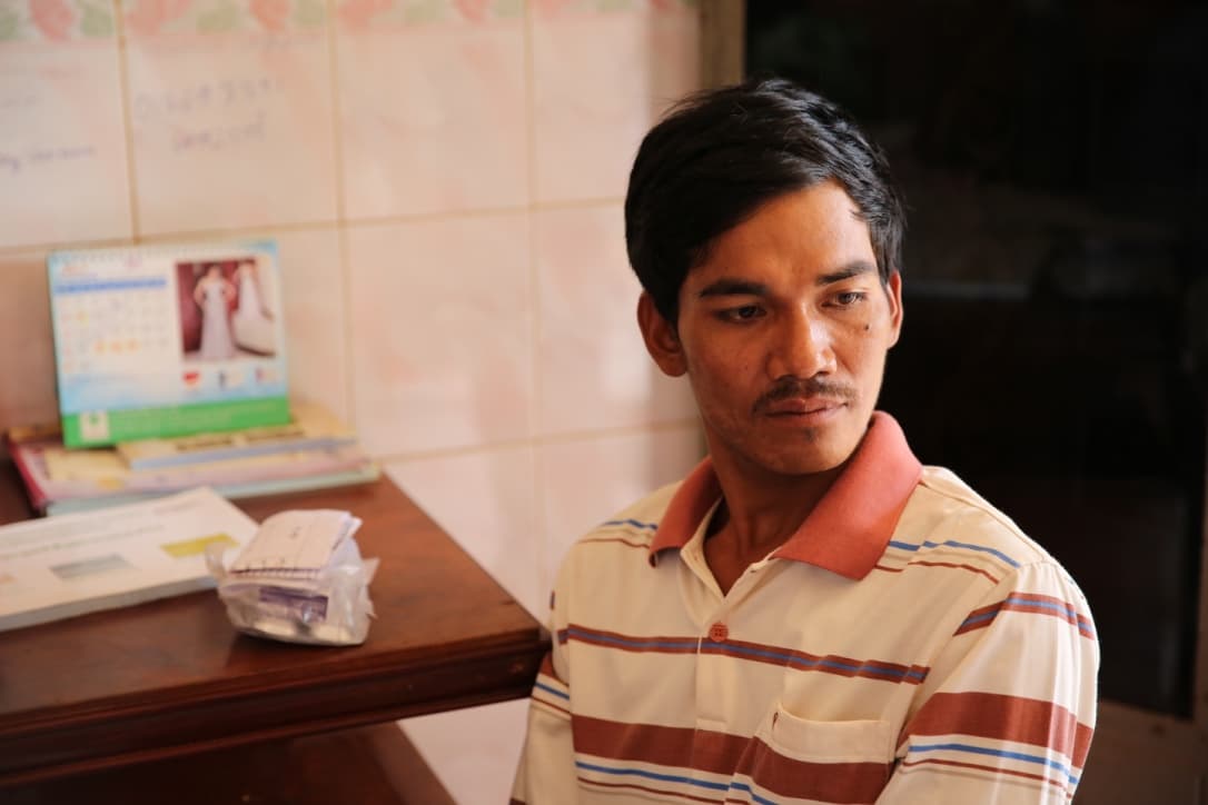 As a farmworker, Po Them sometimes makes money and sometimes doesn’t. Most of his coworkers at the plantation have been infected with malaria at least once.