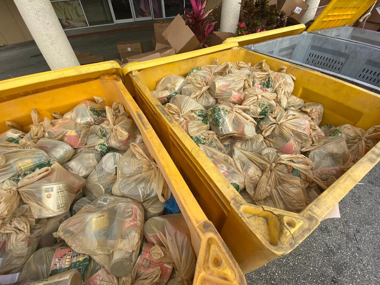 El 9 de abril la entrega será de 10:00 am a 1:00 pm, en el parque Charles Hadley, en el 1350 del noroeste y la calle 50. 
<br>
<b>Dirección para aplicaciones de mapas: </b>Charles Hadley Park, 1350 NW 50 Street, Miami, Florida, 33142.