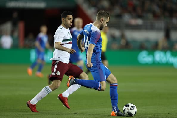 Raúl Jiménez (6): Discreto partido. No tuvo movilidad, estuvo estático y le hizo falta generar movimientos en el área rival.