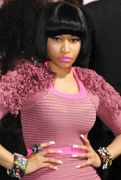 Nicki Minaj no siempre luce hermosa. Su color de piel es oscuro y con los labios rosas desentona un poco.