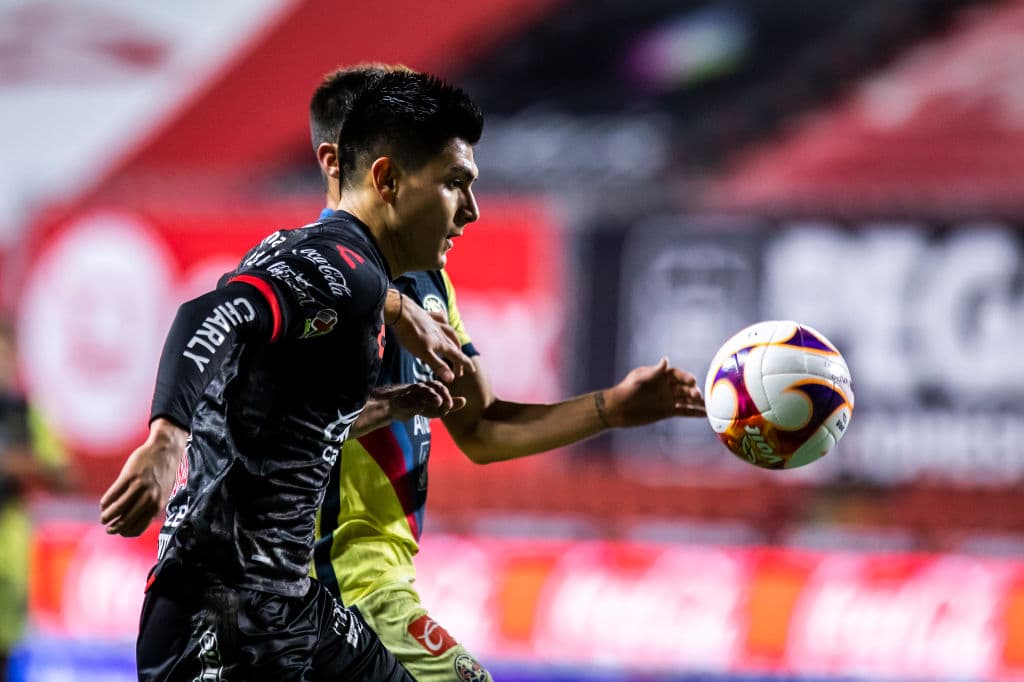 Las Águilas logran vencer 0-2 a Xolos con anotaciones de Pedro Aquino y Henry Martin. América ha conseguido ganar en cuatro de sus últimos cinco partidos. Tras perder el invicto, Xolos acumula tres partidos seguidos sin poder ver la victoria.