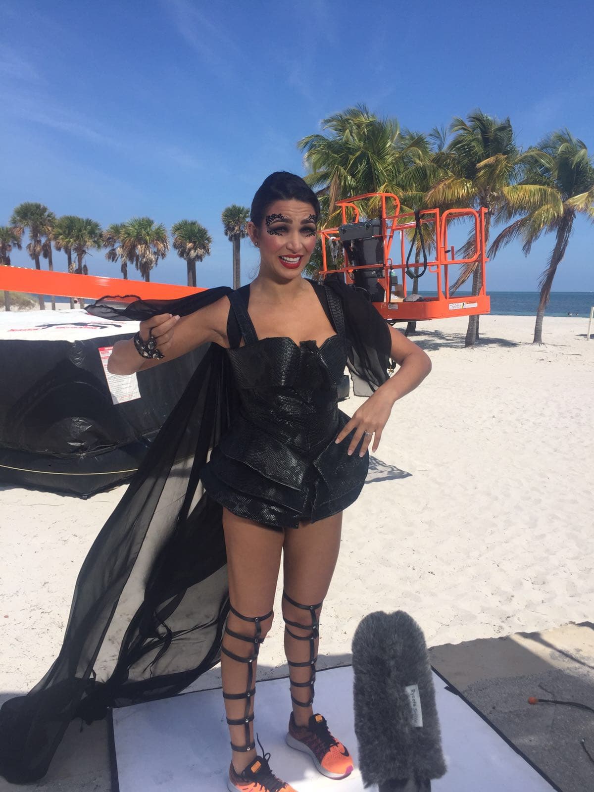 Disfruta las mejores fotos detrás de cámara del difícil reto que enfrentaron las bellas a 20 pies de altura.