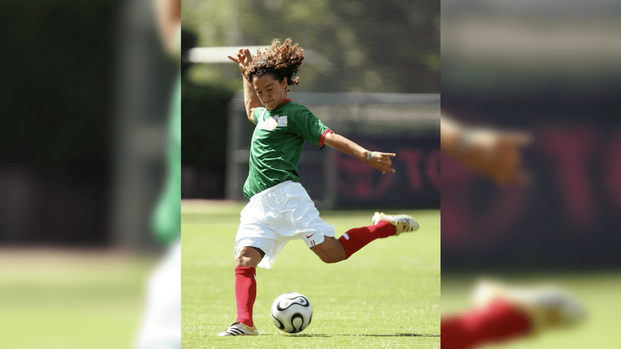 <b>Golpeo de balón exquisito</b>
<br>- Un distintivo del mexicano durante su carrera como futbolista es el gran golepo de balón con su pierna izquierda.
<br>- Así ha marcado varios goles durante su trayectoria.