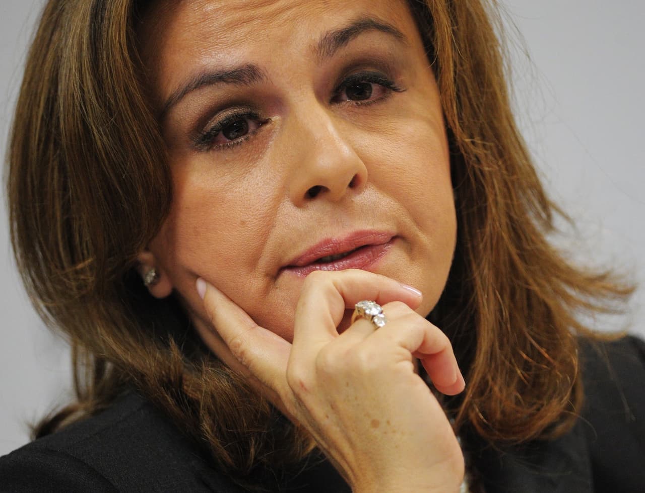 Juez de El Salvador ordena la detención de ex primera dama investigada por lavado de dinero