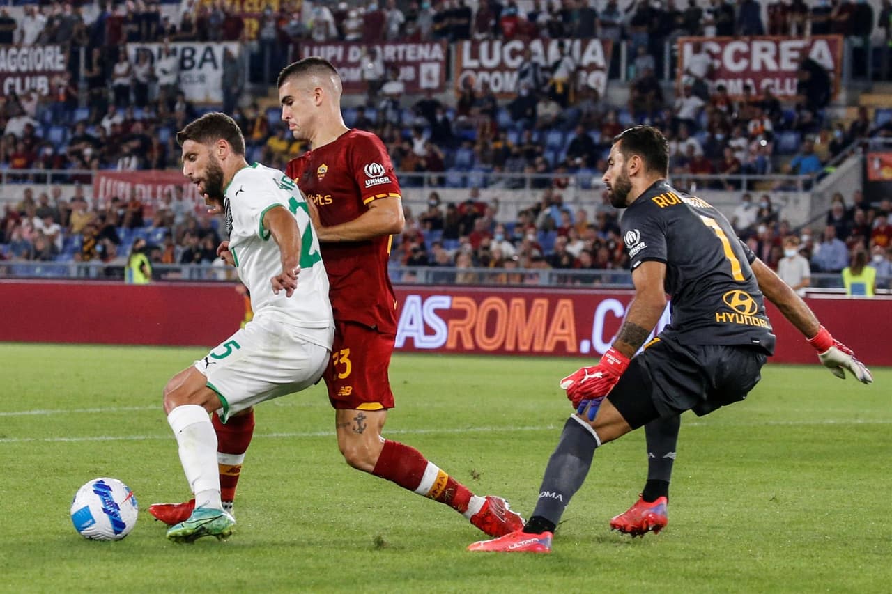 AS Roma se impone al Sassuolo con anotación de último minuto, dejando el marcador 2-1 durante la fecha tres de la Serie A. Bryan Cristante abrió el marcador al minuto 37' a favor de los de 'la Loba', ya en la segunda parte Filip Duricic igualaba el partido al 57', pero El Shaarawy logra darle la victoria a los locales.