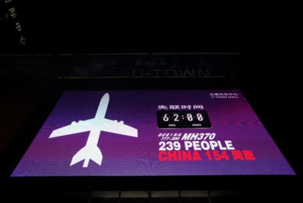 La mayoría de los pasajeros eran chinos (153) y malasios (50), aunque también viajaban 6 australianos, 5 indios, 4 franceses, 2 neozelandeses, dos ucranianos, dos canadienses, un ruso, un holandés, un taiwanés y dos iraníes.