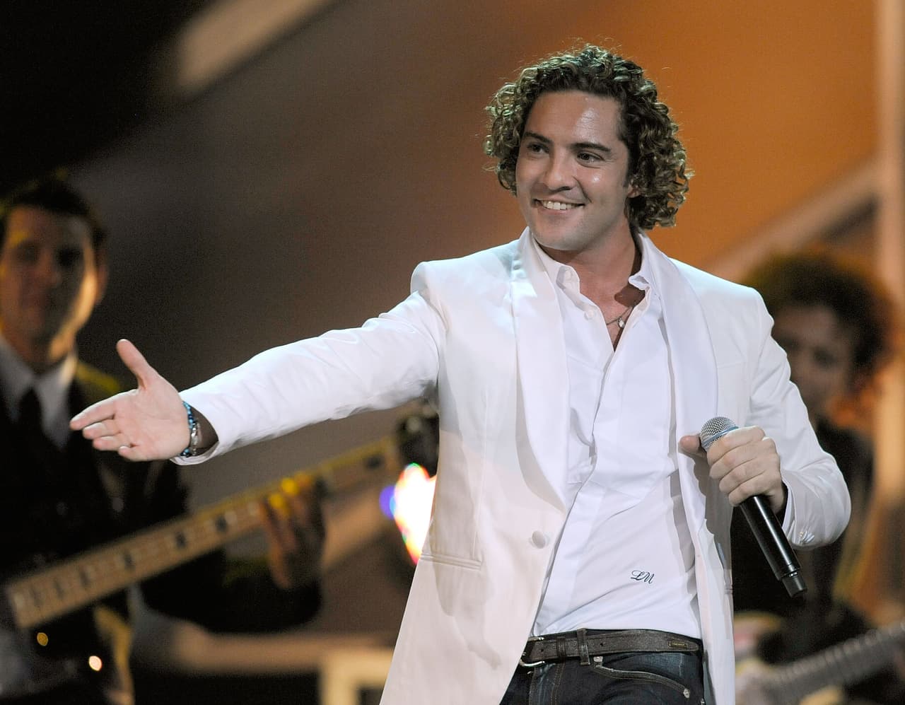 En aquel tiempo estaba en la promoción de su material 'Corazón Latino', en el que se encuentran temas como 'Ave María', 'Dígale' y 'Lloraré las Penas', de las famosas de su repertorio.