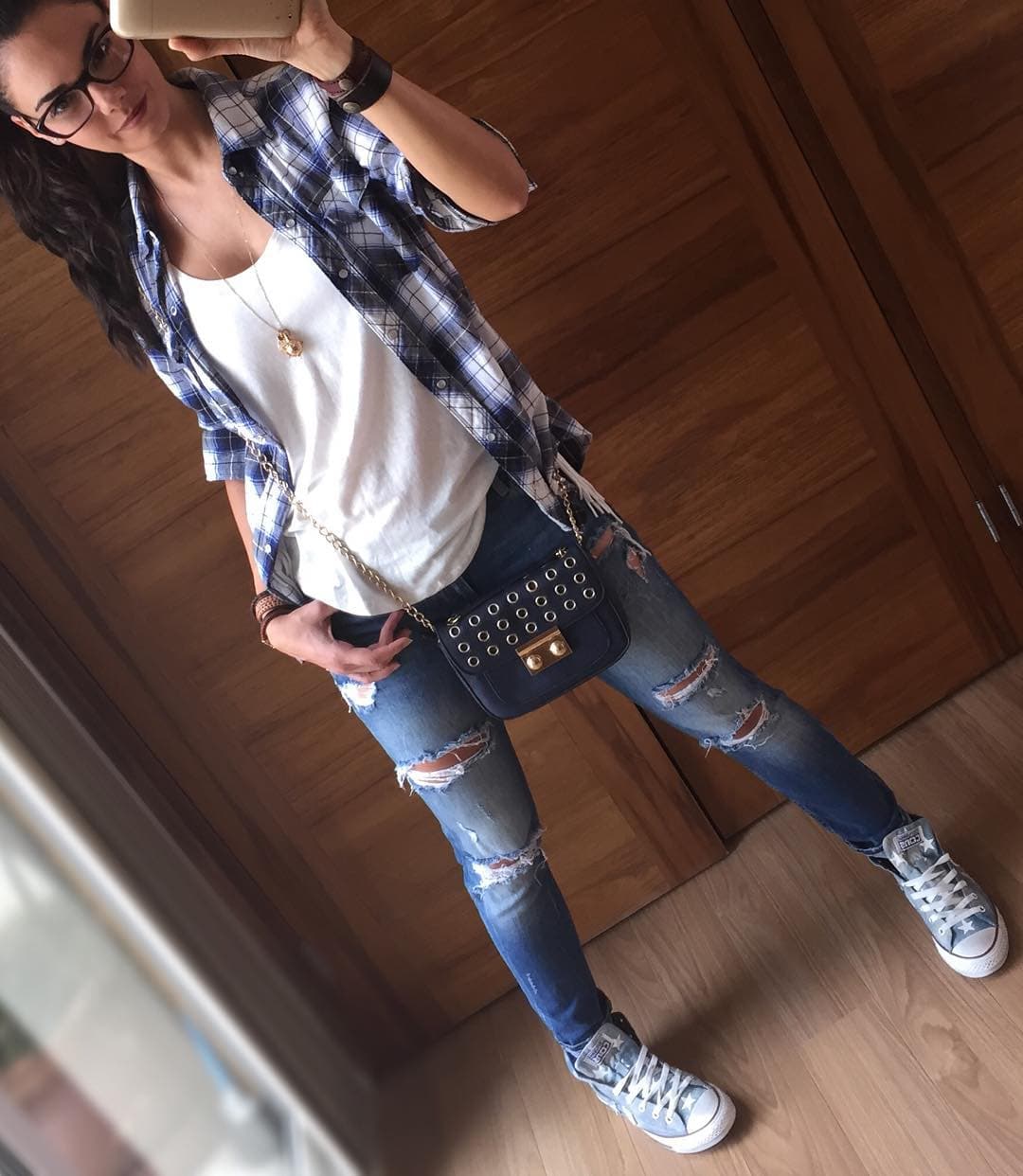 Es fanática del fútbol y sus equipos favoritos son las Chivas del Guadalajara y la Selección Mexicana.