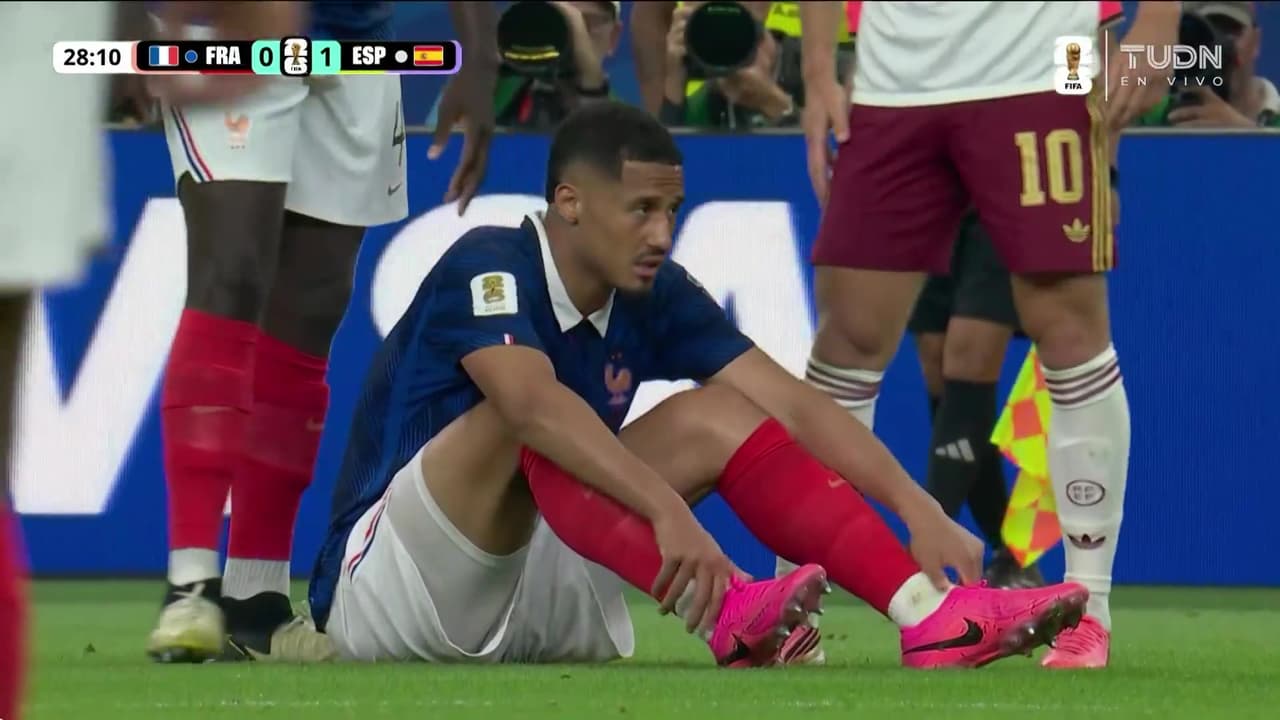 ¡Terrible lesión de Saliba! Sale de cambio al minuto 30