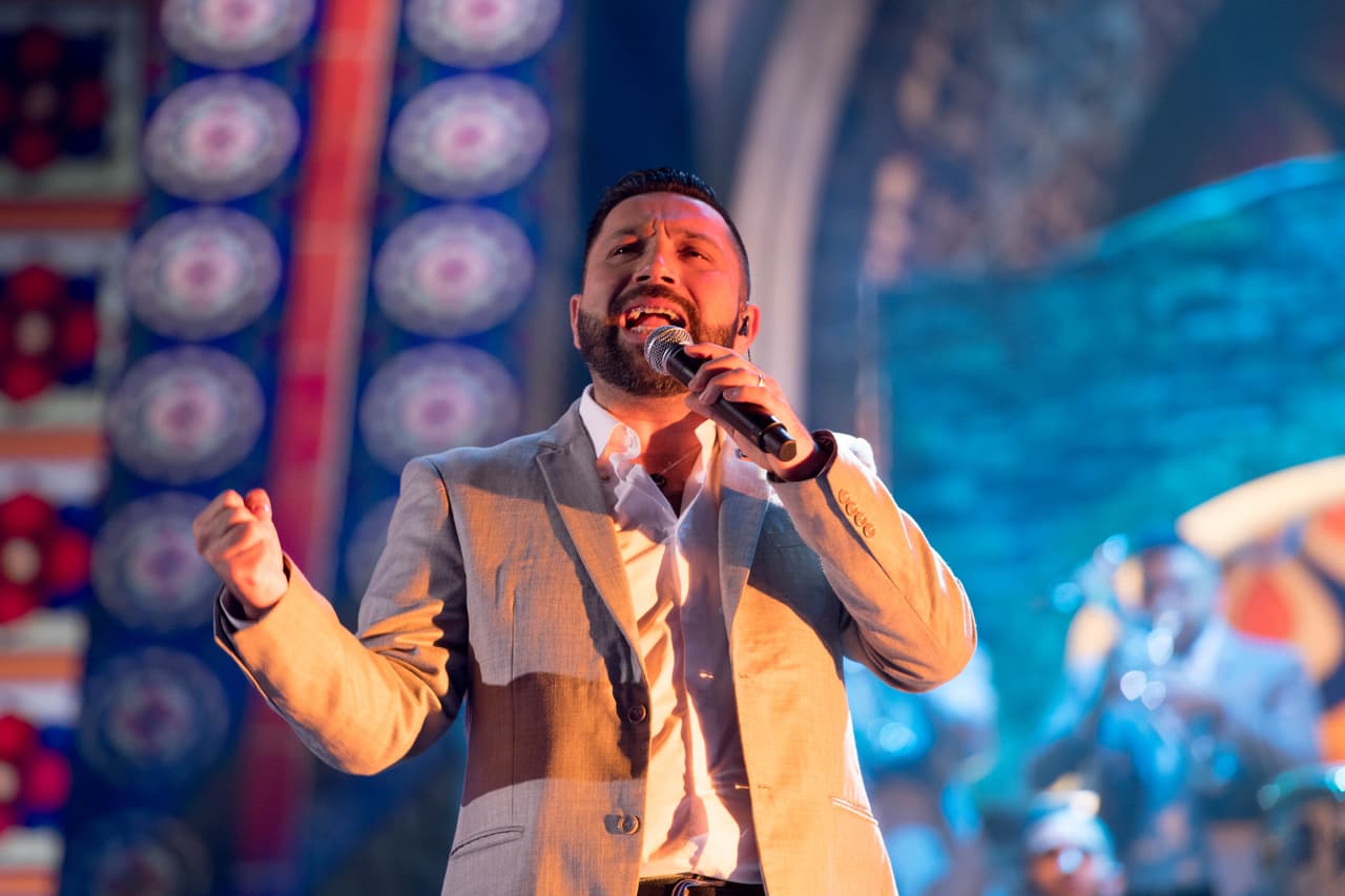 Lo que no sabíamos es que Banda El Recodo estaba esperándola para cantar con ella.