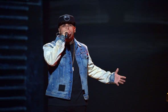 El reggaetonero interpretó 'Travesuras' y el tema 'El Perdón'.