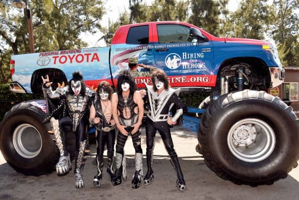 A dos meses de celebrar su entrada en el Hall de la Fama, la banda de rock de todos los tiempos se prepara para la mega gira en Estados Unidos. La extravagante banda anunció en Houses of Blue en Los Ángeles su próxima agenda de conciertos "2014 Heroes Tour' en el país, junto a Def Leppard otra de las súper bandas del género Hard Rock y Heavy Metal.