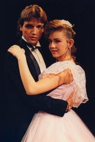 Mientras que el personaje de
<b><a href="http://www.univision.com/temas/thalia">Thalía</a></b> se enfrentó a un embarazo y a un aborto. Según
<b>Carla Estrada</b>, productora de 'Quinceañera', la telenovela estuvo supervisada por la Secretaría de Gobernación de México porque tocaba temas delicados en aquella época.