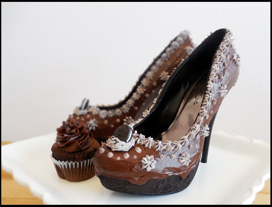 Algunos de sus diseños incluyen galletas, chocolate y bizcochos, helados de helados, pastel de terciopelo rojo y pan de jengibre. ¿Se te antojan estas zapatillas de chocolate?