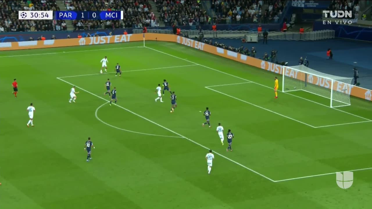 ¡TIRO ATAJADO! disparo por João Cancelo.