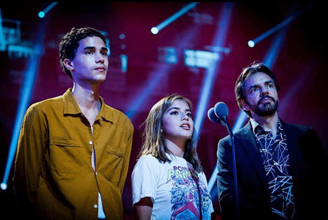 Eugenio Derbez no ha publicado fotografías de su experiencia previa a los premios, pero a través de la cuenta oficial de Premios Juventud pudimos verlo ensayar junto a los actores Isabela Moner y Jeffrey Wahlberg.