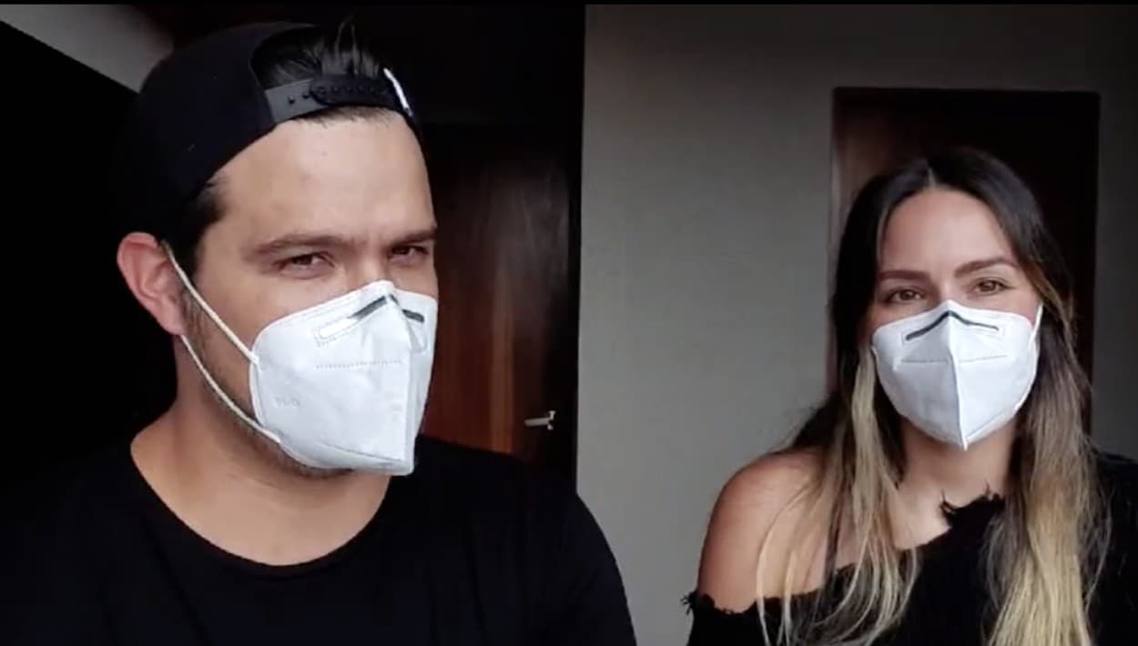 El presentador mexicano 
<b>Brandon Peniche y Kris Cid dieron positivo al covid-19</b>, confirmó el matrimonio a través de un video que publicaron este lunes 20 de julio, en Instagram.