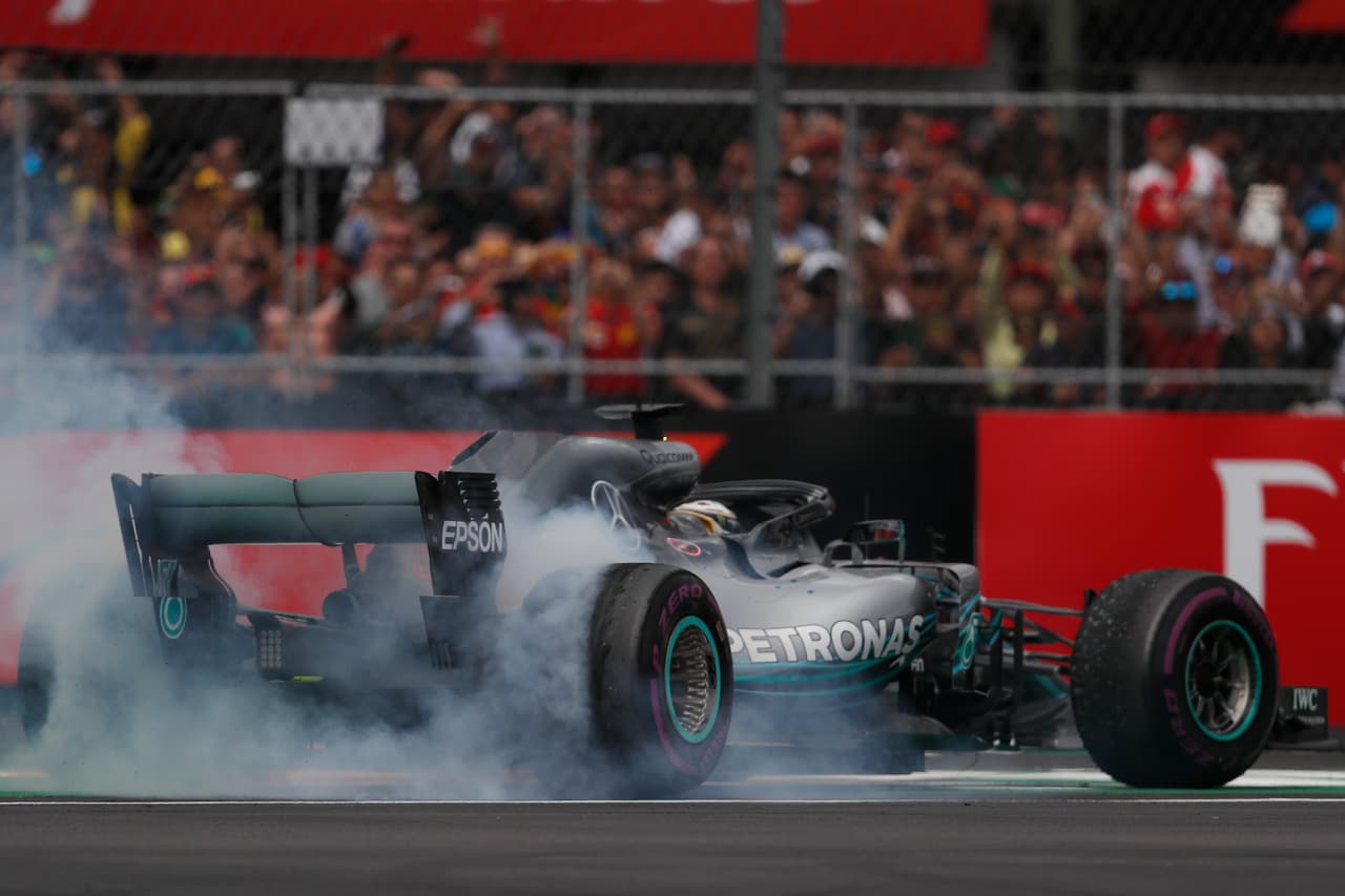 Por eso, al final, a pesar de que la carrera la ganó Max Verstappen, Hamilton celebró a rabiar.