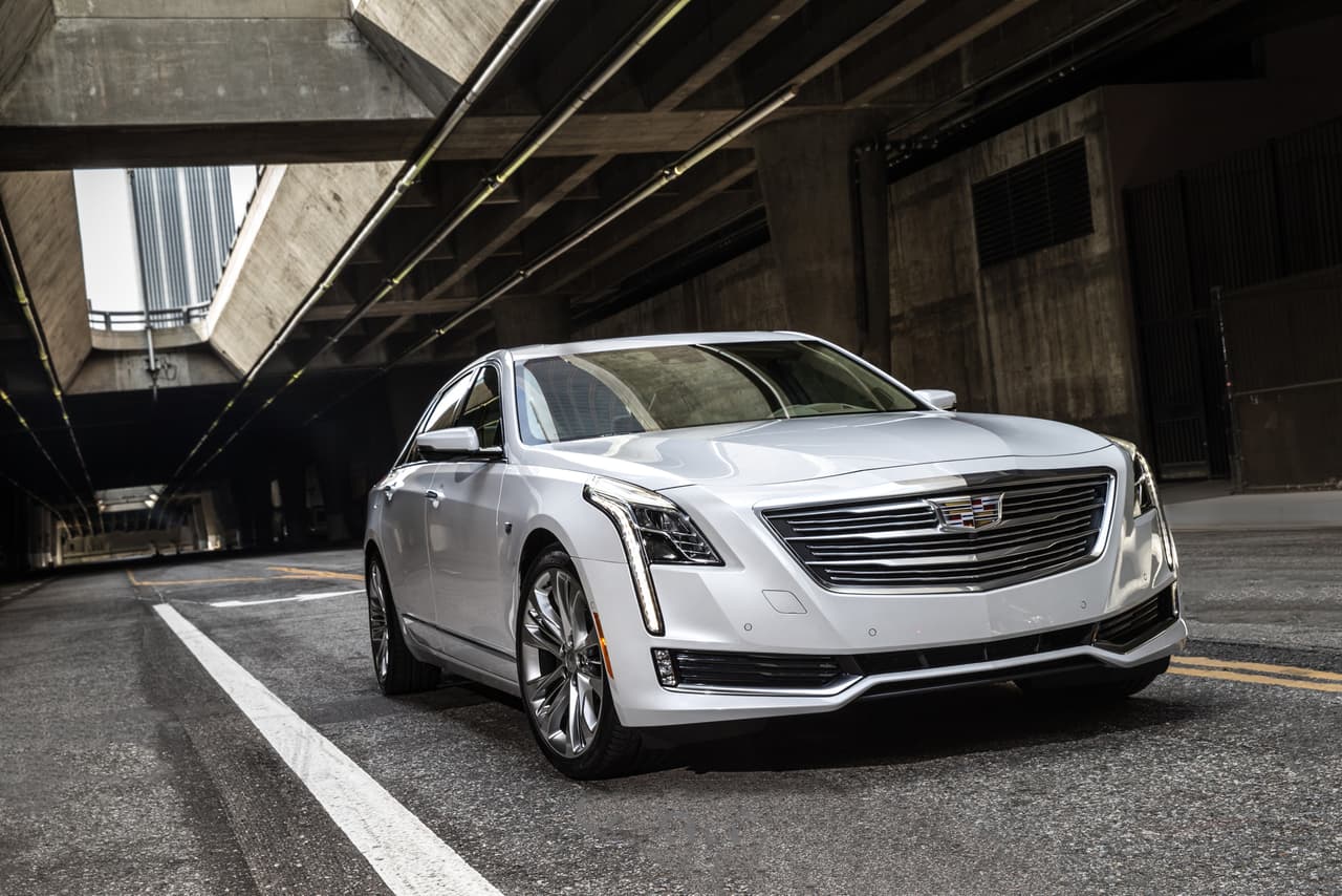 3er Puesto- Cadillac: En el tercer escalafón de este listado aparece el fabricante de lujo estadounidense, igualando la cifra de mantenimiento de Audi y muy cerca a la estimada para Mercedes-Benz. En este caso, la fuente señala que se requieren unos 12,500 dólares cada diez años para mantener un modelo fabricado por esta compañía nacida a comienzos del siglo XX.