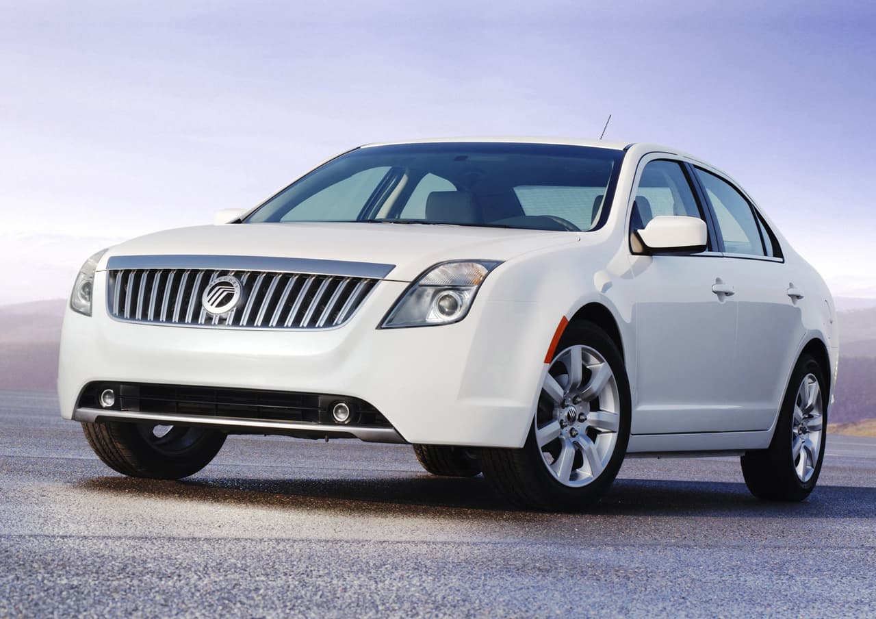 7mo Puesto- Mercury: La que fue una marca de lujo dependiente de Ford Motor Company, aparece en el 7mo. lugar de este listado. 12,000 dólares cada 10 años es la cifra que exigen los modelos de este fabricante que sin bien cesó sus actividades en 2011, aún tiene ejemplares circulando en las calles.