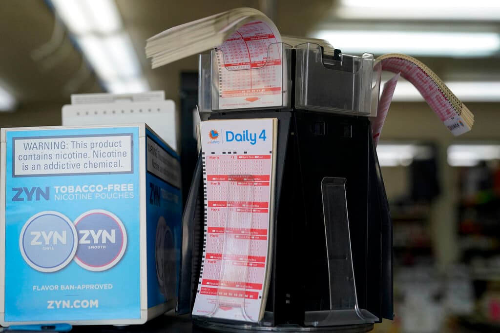 <h3 class="cms-H3-H3"><b>Denise Rossi</b></h3>
<br>
<br>Thomas Rossi pensó que vivía un matrimonio feliz con su esposa Denise, pero en 1996, le llegó una sorpresiva notificación de divorcio. Más tarde supo que 11 días antes, ella había ganado $1.3 millones en la lotería de California.
<br> 
<br>La llevó a los tribunales y un juez dictaminó que Denise Rossi violó intencionalmente las leyes de divulgación de activos para ocultar las ganancias del premio mayor.