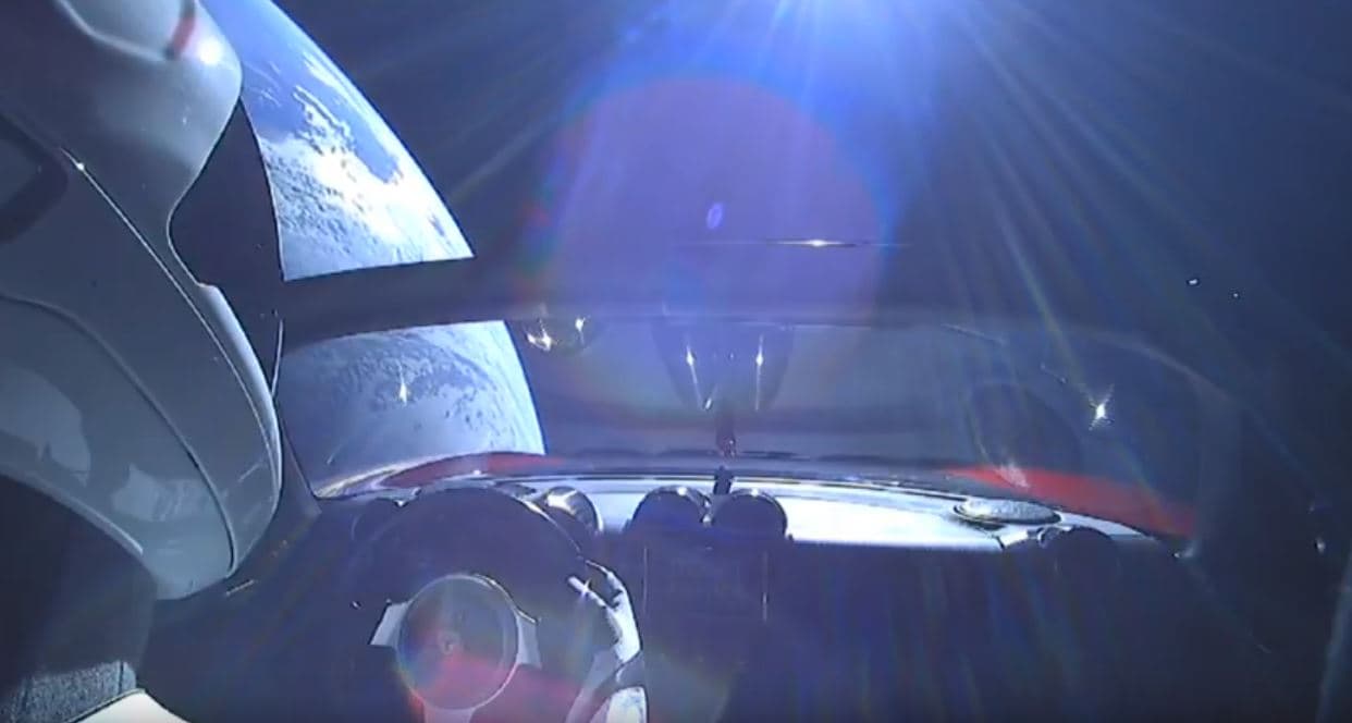 Space X lanza con éxito el Falcon Heavy con un Tesla Roadster a bordo