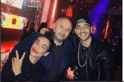 Entre que son peras o son manzanas, la verdad es que el intérprete de 'Borro Cassette' y Yudy Arias son inseparables.